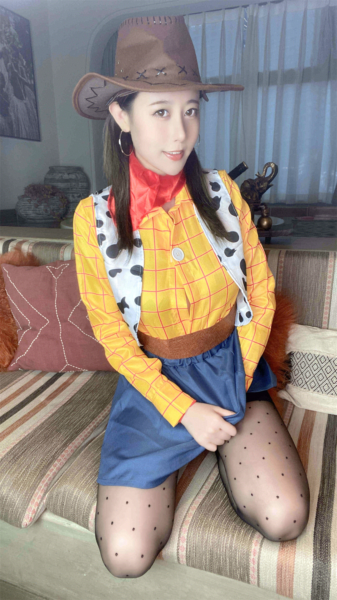 牛仔小镇女英雄，奈汐酱的《25号自拍本胡迪》唤醒草原风情