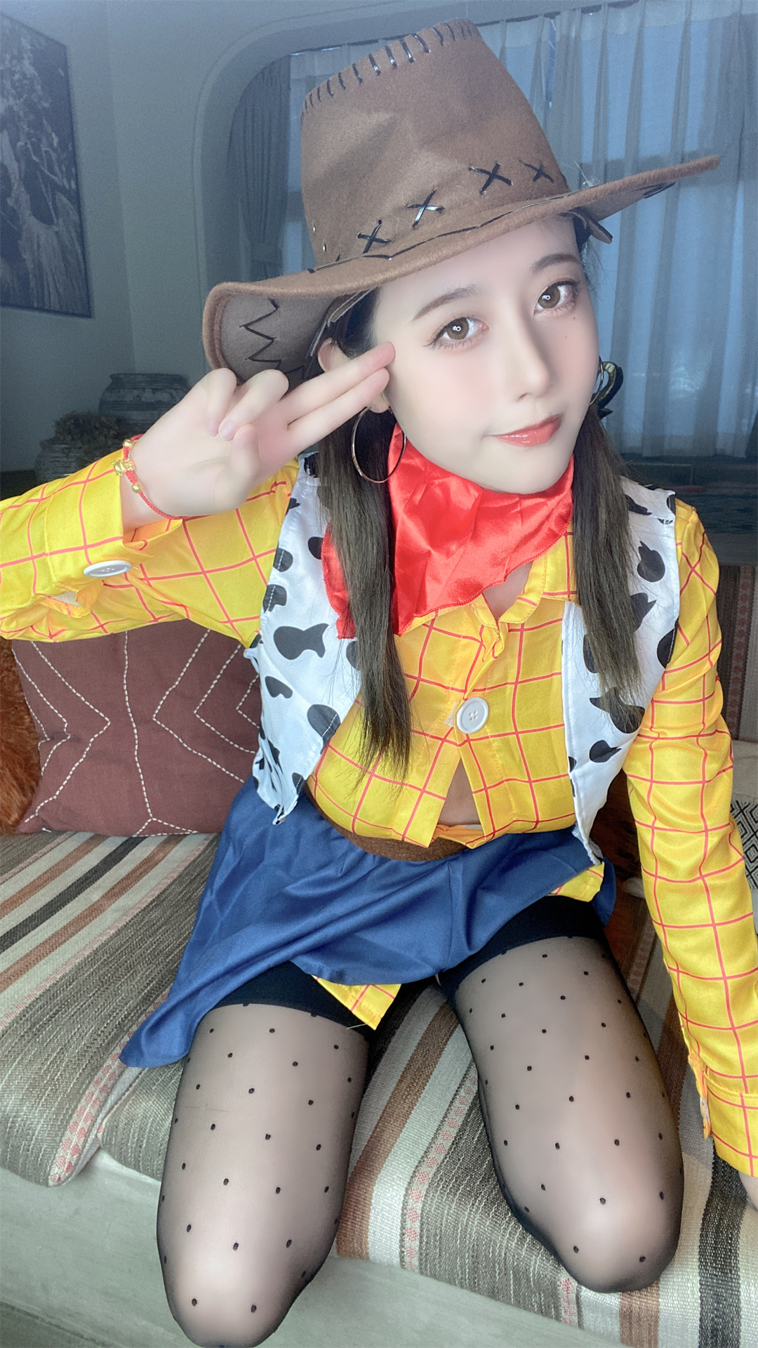 牛仔小镇女英雄，奈汐酱的《25号自拍本胡迪》唤醒草原风情-推图猫