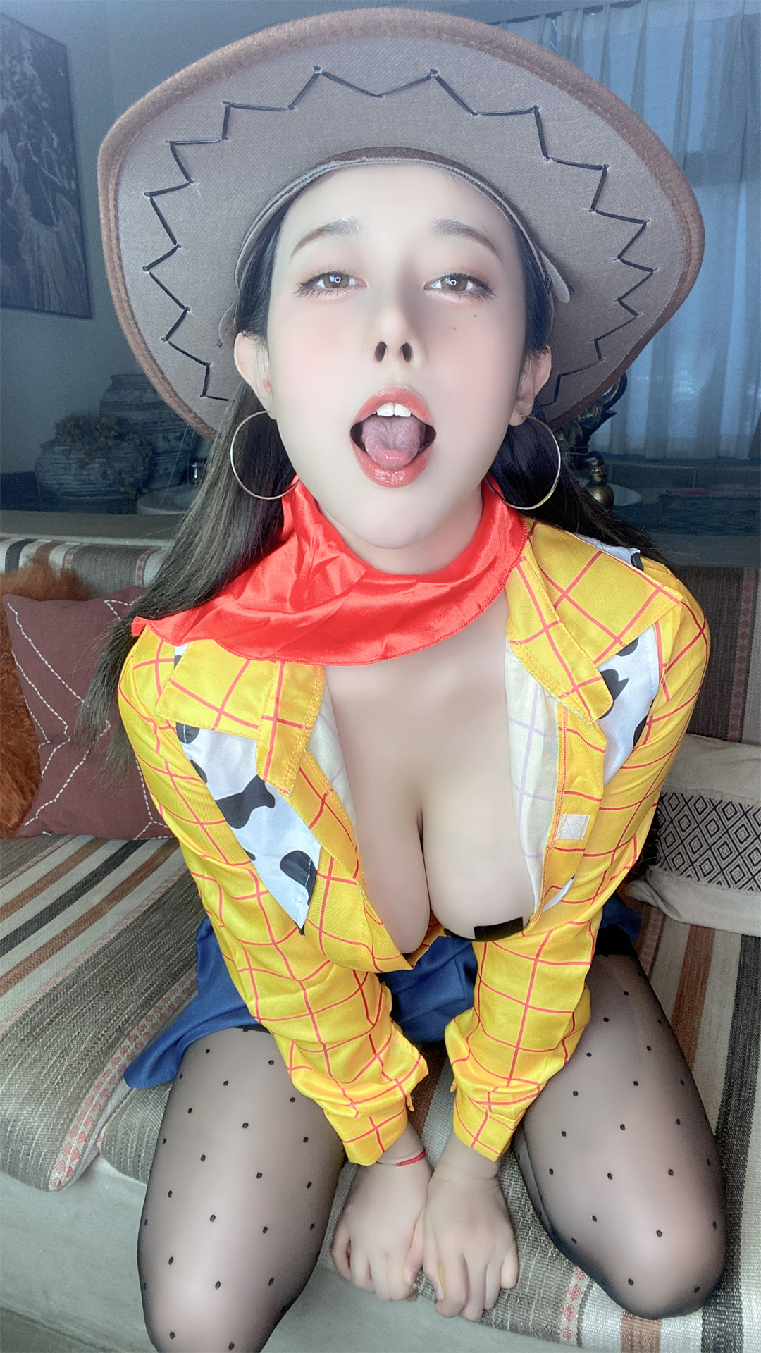 牛仔小镇女英雄，奈汐酱的《25号自拍本胡迪》唤醒草原风情