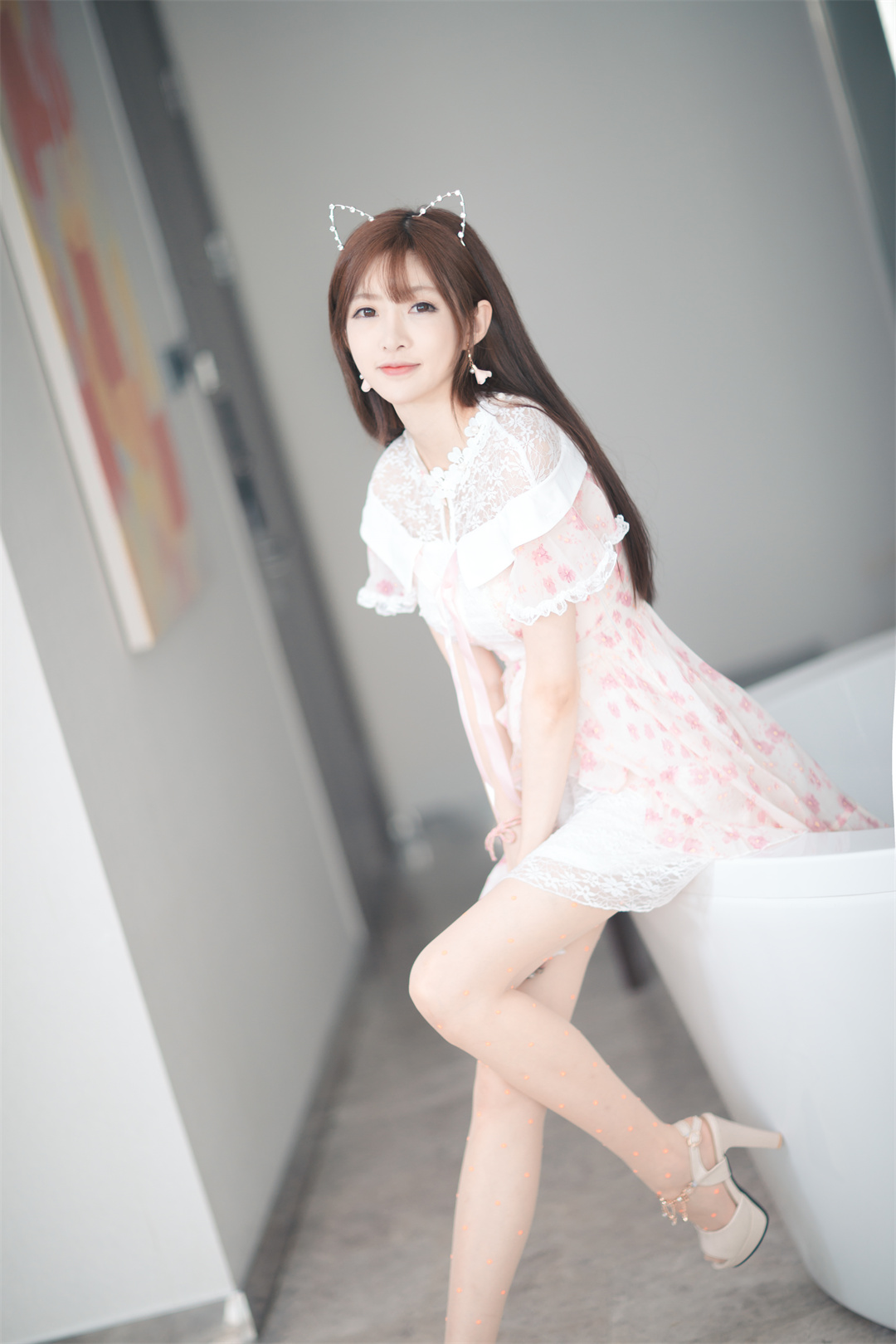 轻梦粉嫩：王羽杉Barbieshy的《粉色连衣裙》散发的清新气息