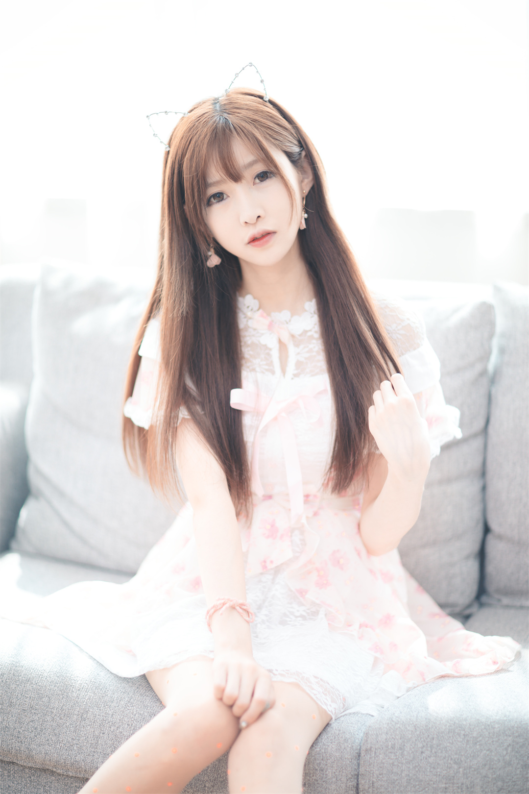 轻梦粉嫩：王羽杉Barbieshy的《粉色连衣裙》散发的清新气息