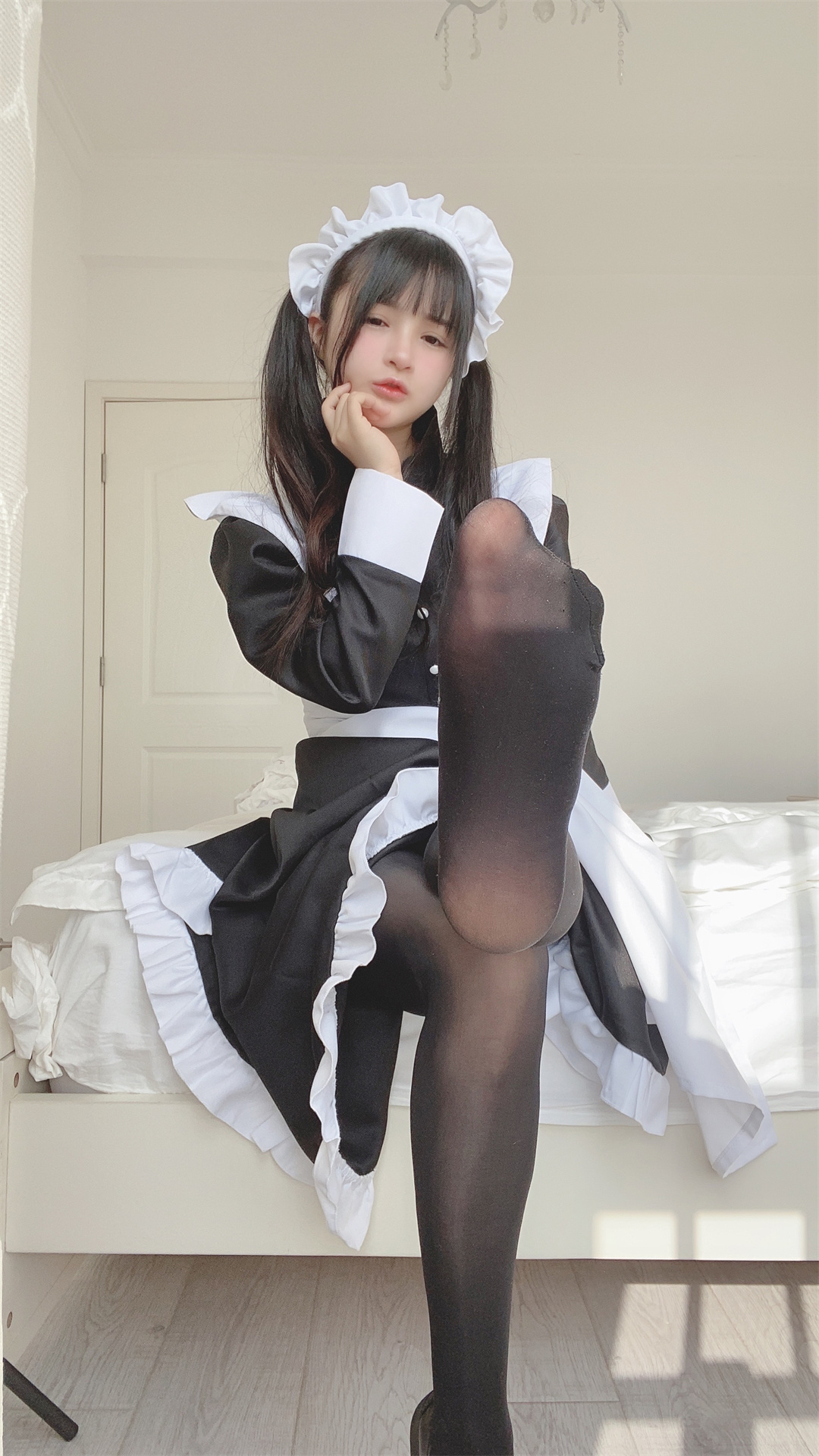 桜井宁宁的午后仙境，双马尾女仆梦幻绽放