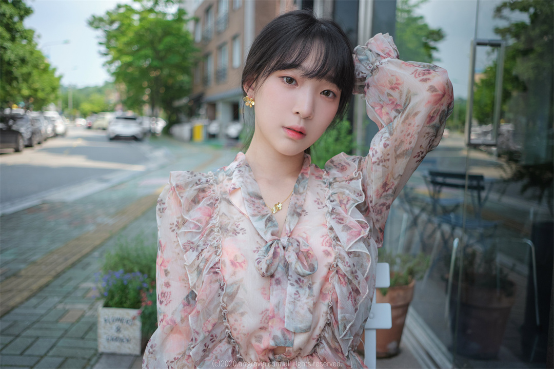 姜仁卿的ARTGRAVIA系列：都市花朵绽放