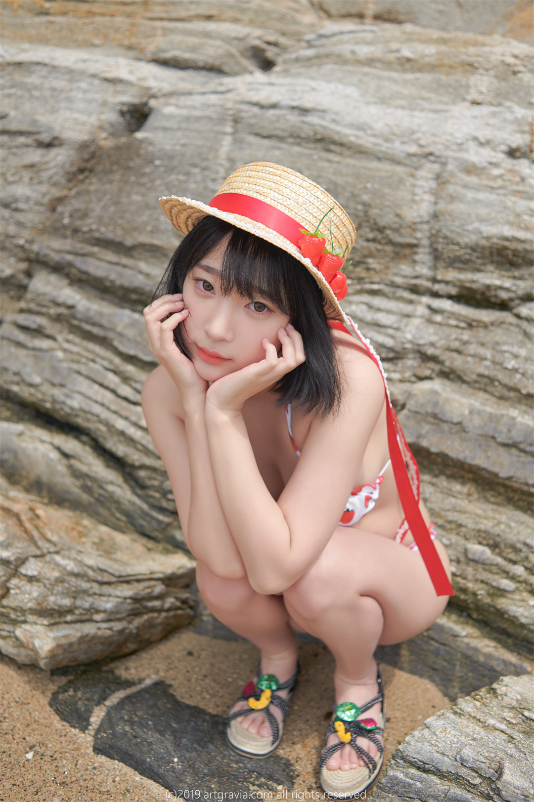 夏日阳光，甜美如画——《ARTGRAVIA》姜仁卿美丽与活力并存