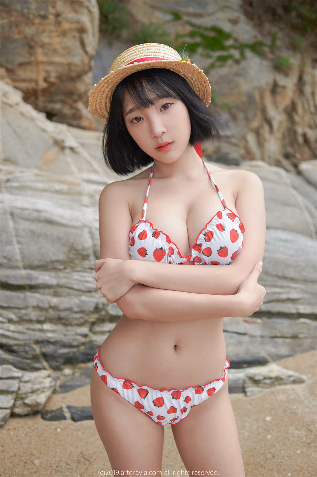 夏日阳光，甜美如画——《ARTGRAVIA》姜仁卿美丽与活力并存