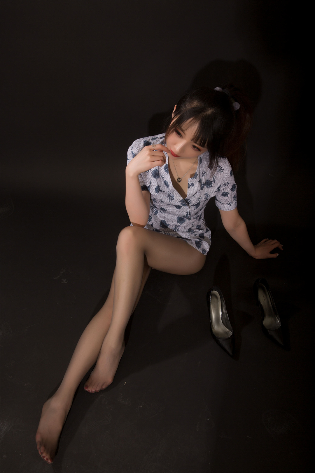 辉煌与优雅交织的《东航棚拍》小女巫露娜为照片注入了极为重要的主题感